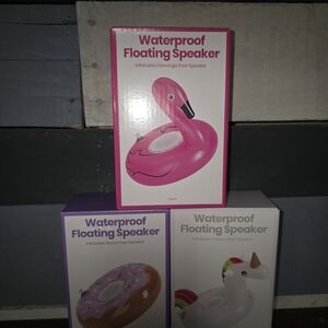 Waterproof Floating Flamingo Speaker - Pink